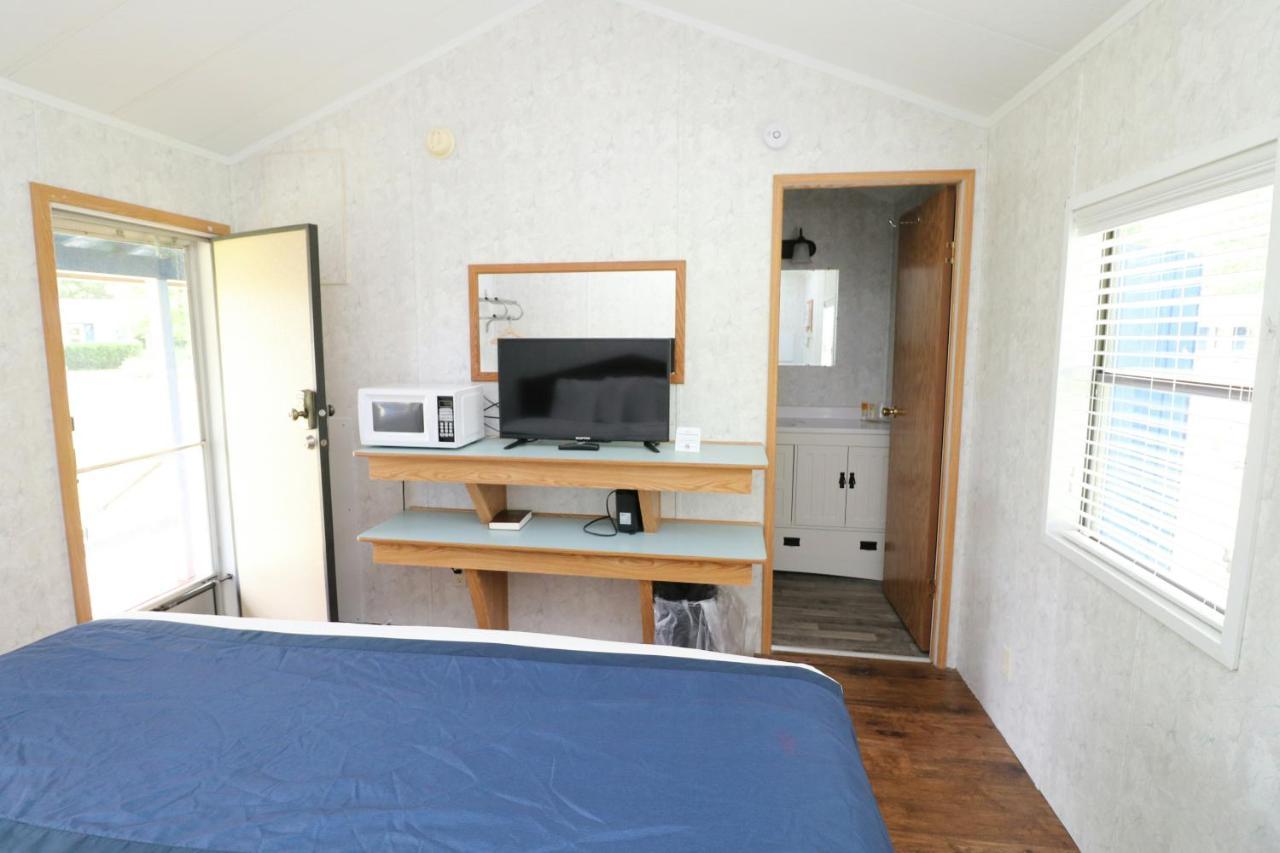 Bird'S Nest Resort Пут-ин-Бей Екстериор снимка